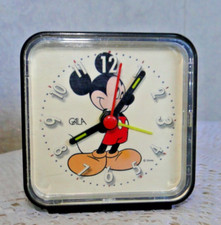 Réveil ancien  GILA noir cadran blanc décor Mickey à quartz fonctionne