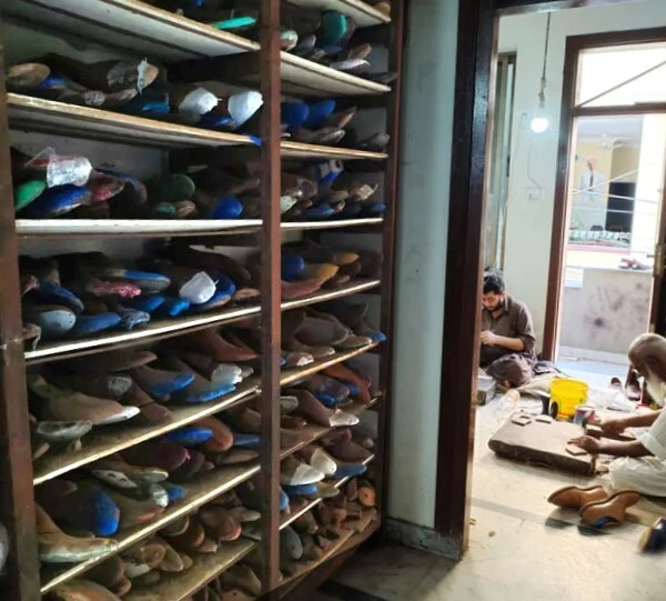 Handmade Women's Gold Patent and Blue Suede Oxford Brogue Lace up Wingtip Shoes - Image 4 of 4