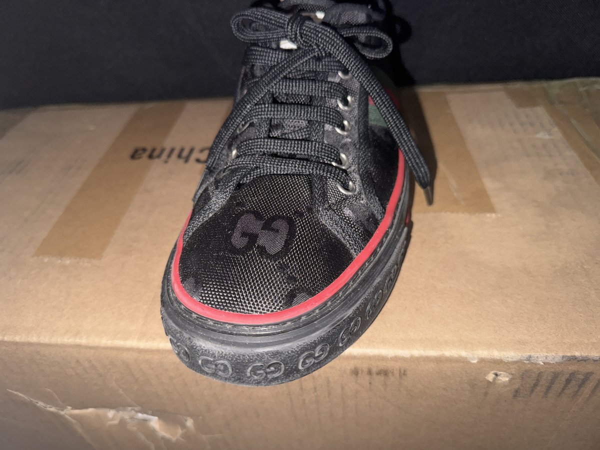 gucci shoes men size 7, black tennis shoes no scuffs no wear  display picture 2