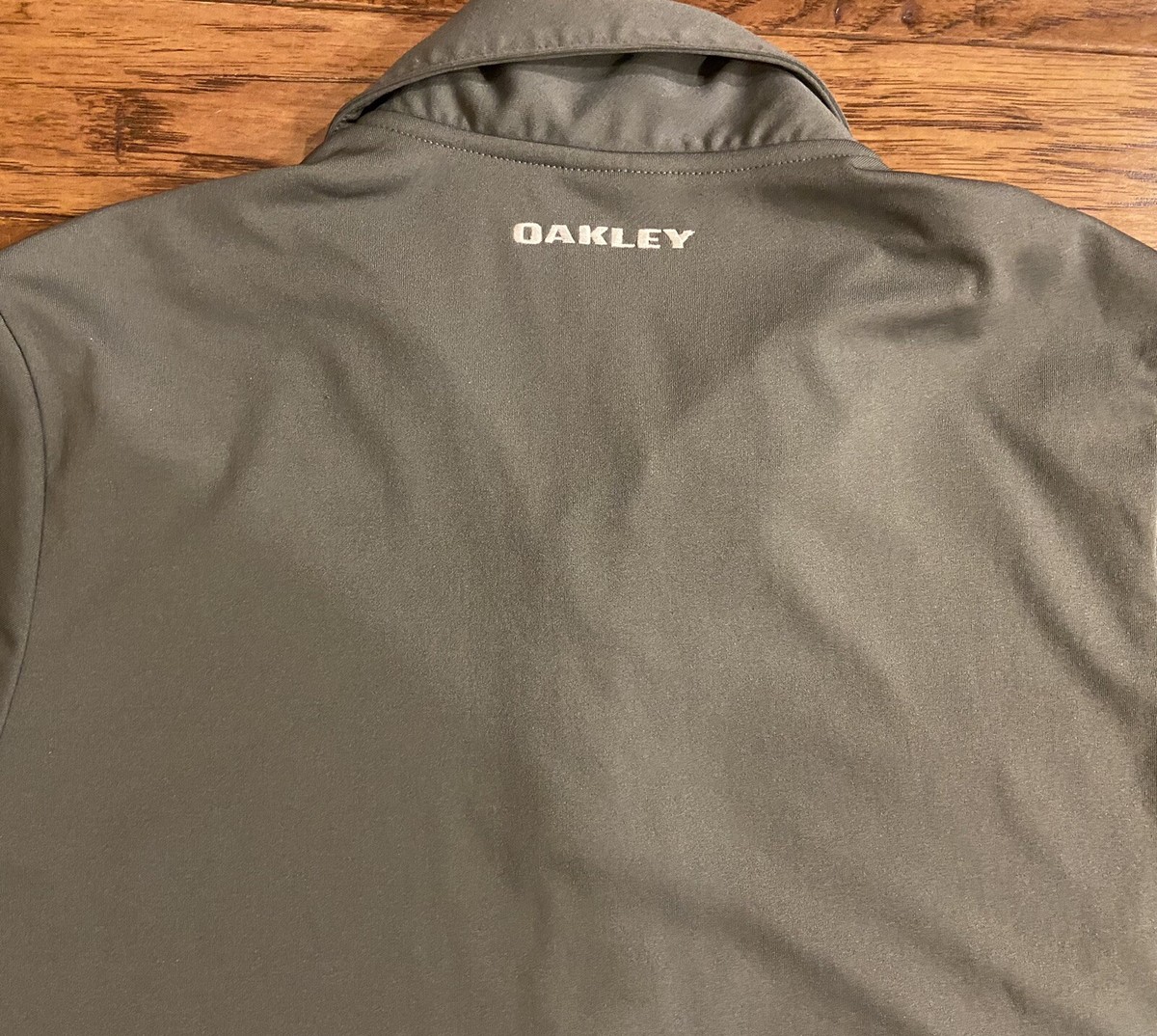 OAKLEY Medium Regular Fit Men's Gray Polo Shirt Short Sleeve OAKLEY Medium Regular Fit Men's Gray Polo Shirt Short Sleeve