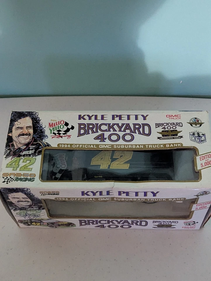 KYLE PETTY #42 MELLO AMARILLO LADRILLO 400 BANCO SUBURBANO EDICIÓN LIMITADA 1:24 (71) Foto 2 de 4