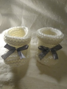 Paire De Chaussons Bootie Tricot Pour Bebe De Naissance Blanc Avec Noeud Gris Ebay
