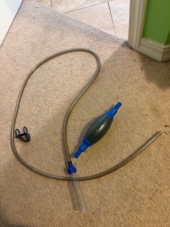 Aqueon blue small gravel vacuum and washed slightly used for my old beta fish. - Image 2 of 2