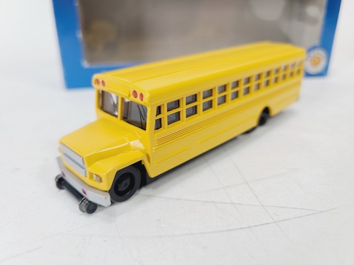 Bachmann School Bus w/High Railers (Powered) HO 46211