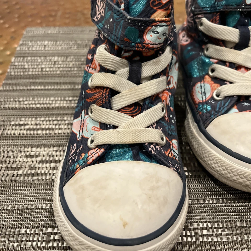 Niño pequeño, niños talla 8 multicolor, sirena,, Converse de caña alta Foto 2 de 4