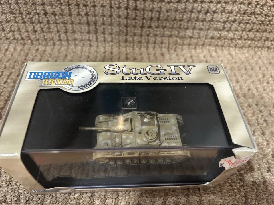 Dragon Armor 1:72 StuG IV, Late Version, Hungary, January 1945, No. 60118 - Image 2 of 4