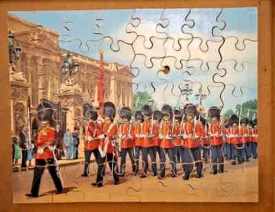 VINTAGE VICTORY SPERRHOLZ PUZZLE MARSCH VORBEI BUCKINGHAM PALACE