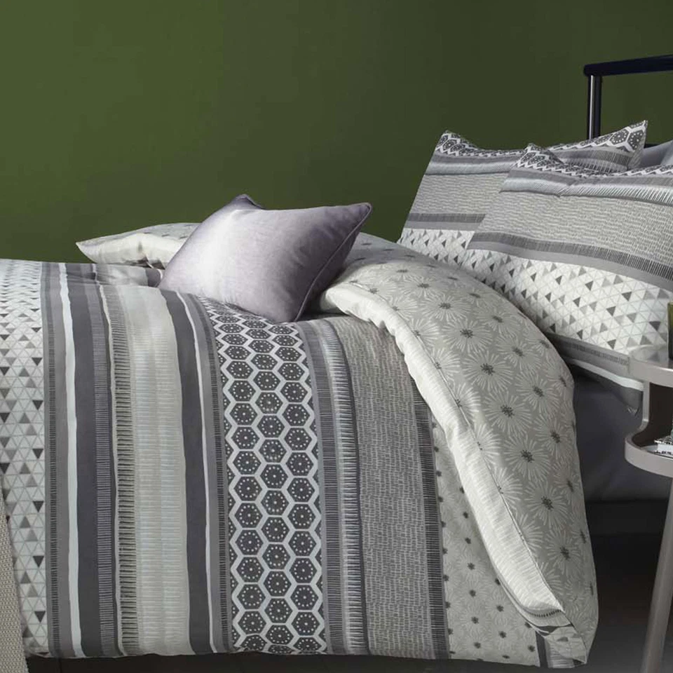 Juego de edredones tamaño doble o king carbón a rayas retraídas Foto 2 de 2