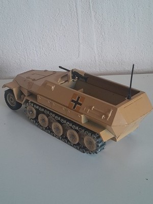 Solido Panzerfahrzeug SDKFZ 261, sandfarbig.