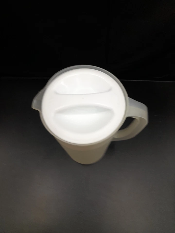 Protector de hielo Rubbermaid Simply Pour jarra esmerilado transparente 2,25 cuartos 1A18 Foto 2 de 4