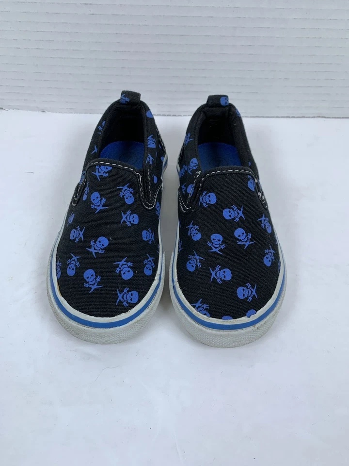 Zapatilla Deportiva Circo Informal Sin Cordones Niños Pequeños Talla 7 Negra Azul Calavera Piratas (S452) Foto 3 de 4