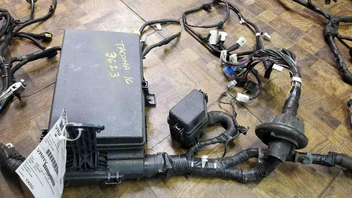 ✓ 2023 TOYOTA TACOMA ENGINE WIRE HARNESS WITH FUSE BOX PN