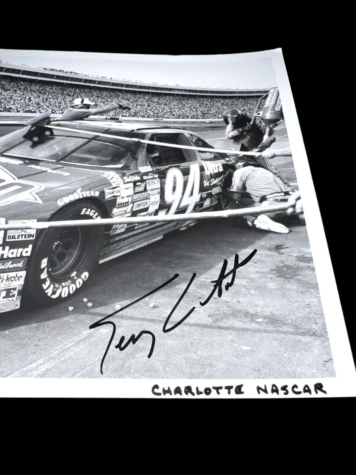 Foto autografiada 8x10 NASCAR HOF Terry Labonte Charlotte 1992 vintage en blanco y negro Foto 2 de 4