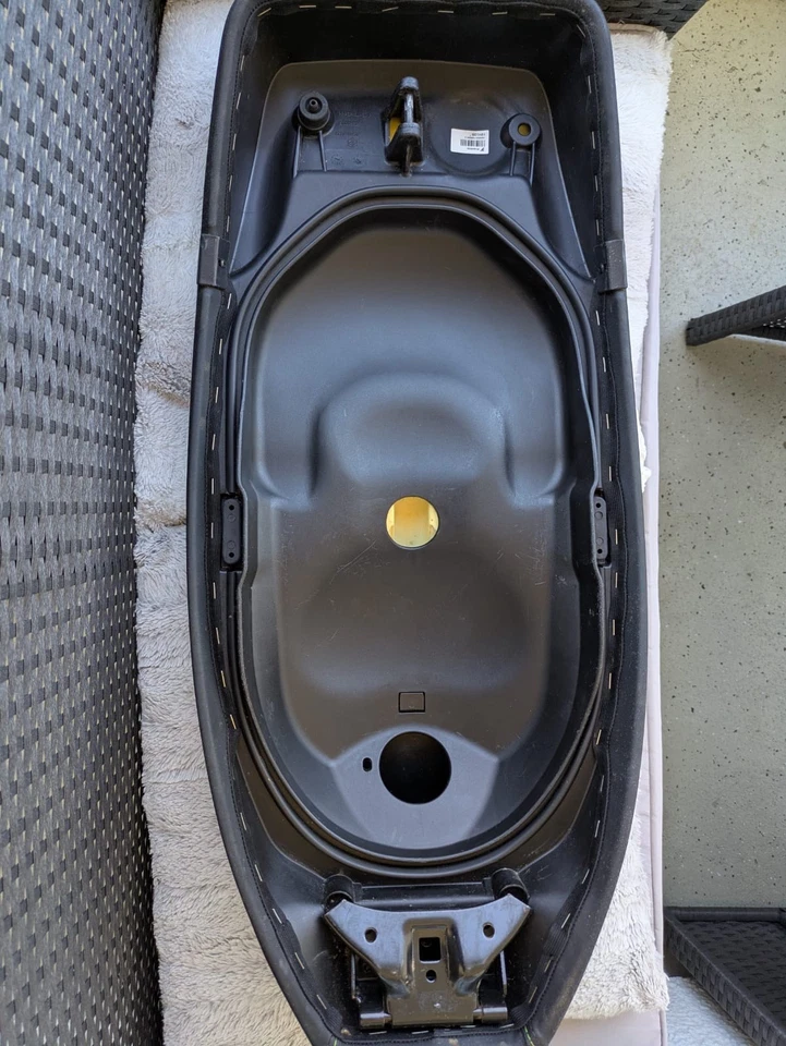 Vespa Gts 125/300/310 Supertech 2024 Sitzbank neuwertig - Bild 2 von 4