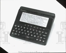 1990 Press Photo Electronic edition of the Concise Columbia Encyclopedia