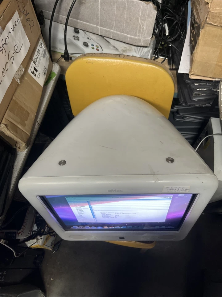Apple eMac 6,4 A1002 w/Mouse KB 1.25GHz PowerPC G4 512MB RAM 40GB OS 10.5.6 - Image 4 of 4