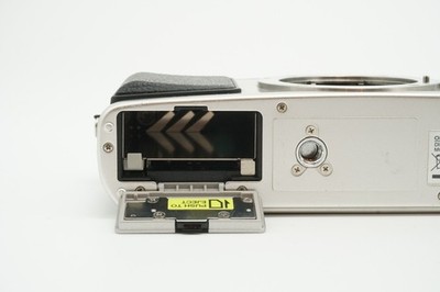 MINT] Olympus PEN E-P1 Silver + M.Zuiko 17mm F/2.8 Lens Kit + VF-1