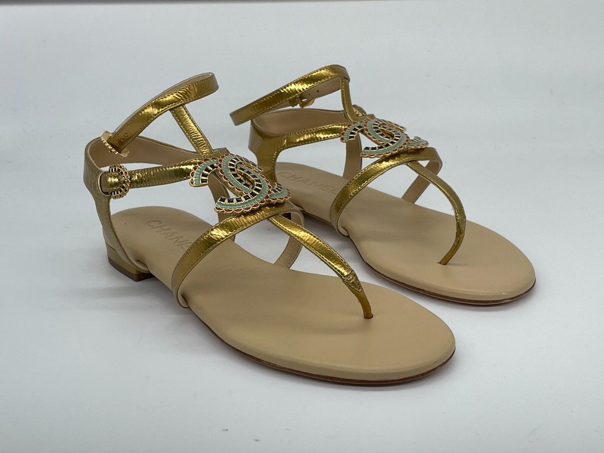 s*y様 正規品　新品　MEDI ENAMEL STRAP THONG SAND CHANEL 19A Leather CC Logo Thong T Strap Flat Gladiator