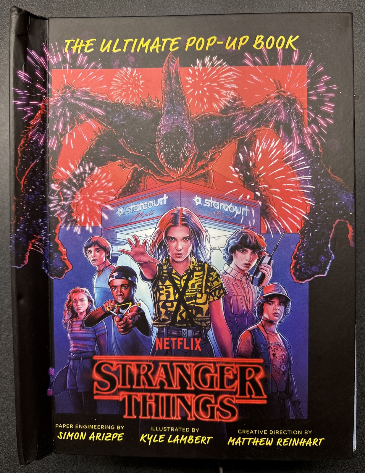 Stranger Things: the Ultimate Pop-Up Book (Reinhart Pop-up Studio) by Simon...