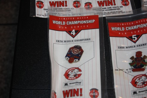 CINCINNATI REDS 5 TIME WORLD SERIES 5 Lapel Pin Set - Coca-Cola / AMERISTOP Card - Picture 5 of 6