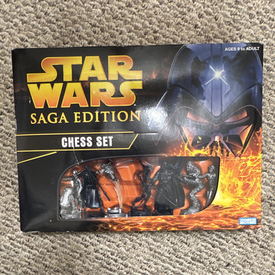Hasbro Star Wars Saga Edition Chess Set Sculpted Pieces Black/Silver 2004