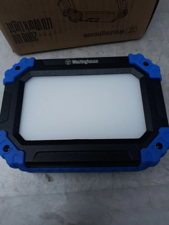 Lote de 2 luces de trabajo LED Westinghouse 2000 lúmenes RMWL02002HBB Foto 2 de 4