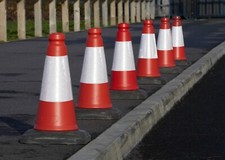 2 PACK RED TRAFFIC CONES  - HEAVY DUTY  450 MM HIGH -BEST QUALITY ON EBAY
