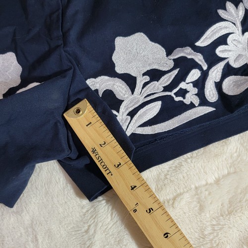 Womens Crown And Ivy Blue Embroidered Floral Size 12 P Shorts - Picture 5 of 5