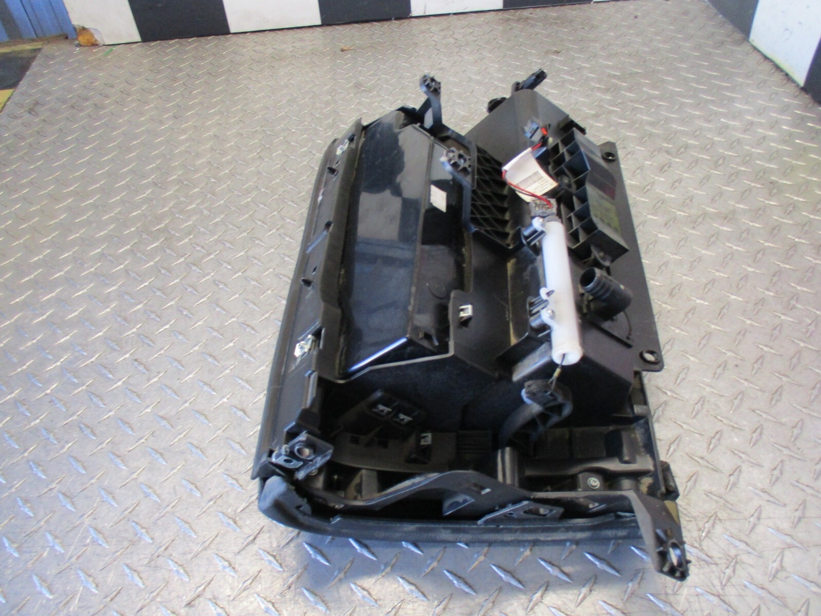 14-17 2017 Maserati Ghibli GLOVE BOX STORAGE COMPARTMENT BLACK 17326301