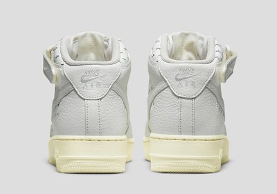 nike women's air force 1 mid cut out stars