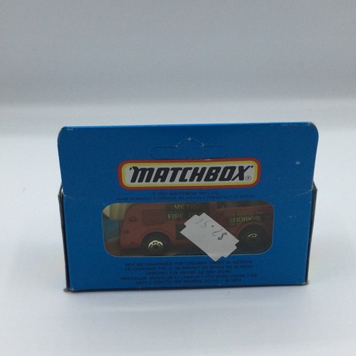 Matchbox 1-75 MB13 Snorkel Fire Engine MIB Unpunched - Picture 3 of 5