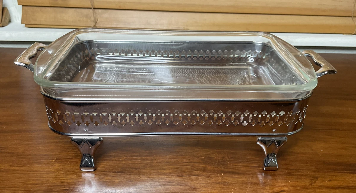 Casserole dish store with stand