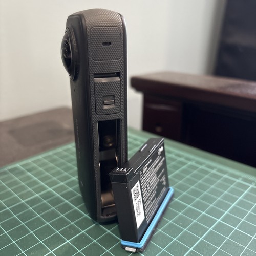 Insta360 - X3 Action Camera Bundle | USED - Small Scratch On One Lens - Photo 4 sur 11