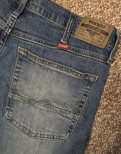 Wrangler Jeans Mens 34/32 Retro Relaxed Boot Western Cowboy Blue Denim Whiskered