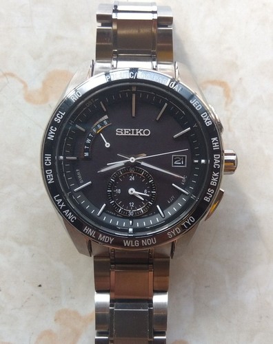 Seiko Brightz 8B54-0BC0 SAGA167 World Temps Jour Date Solaire Hommes Montre Auth - Photo 3 sur 6