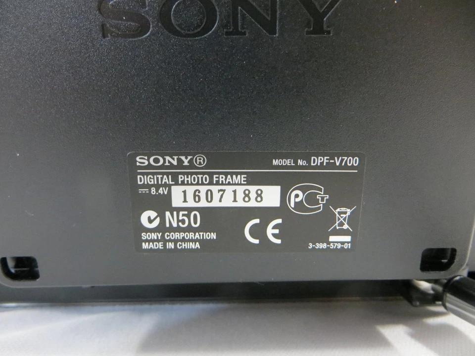 Sony Digital Photo Frame DPF-V700 7 Inch Display Remote Included - Never Used - Image 4 of 4