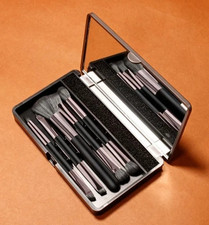 Complete makeup brush set, including a storage box and a mirror
