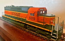 BNSF SD40 LOCO- DC/DCC ready - HO Scale " PUMPKIN w GREEN " LETTERS NEW RTR OOP