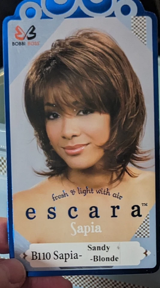 Peluca Escara Sapio 35% de descuento precio original de Bobbie Boss rubia arena en capas  Foto 3 de 4