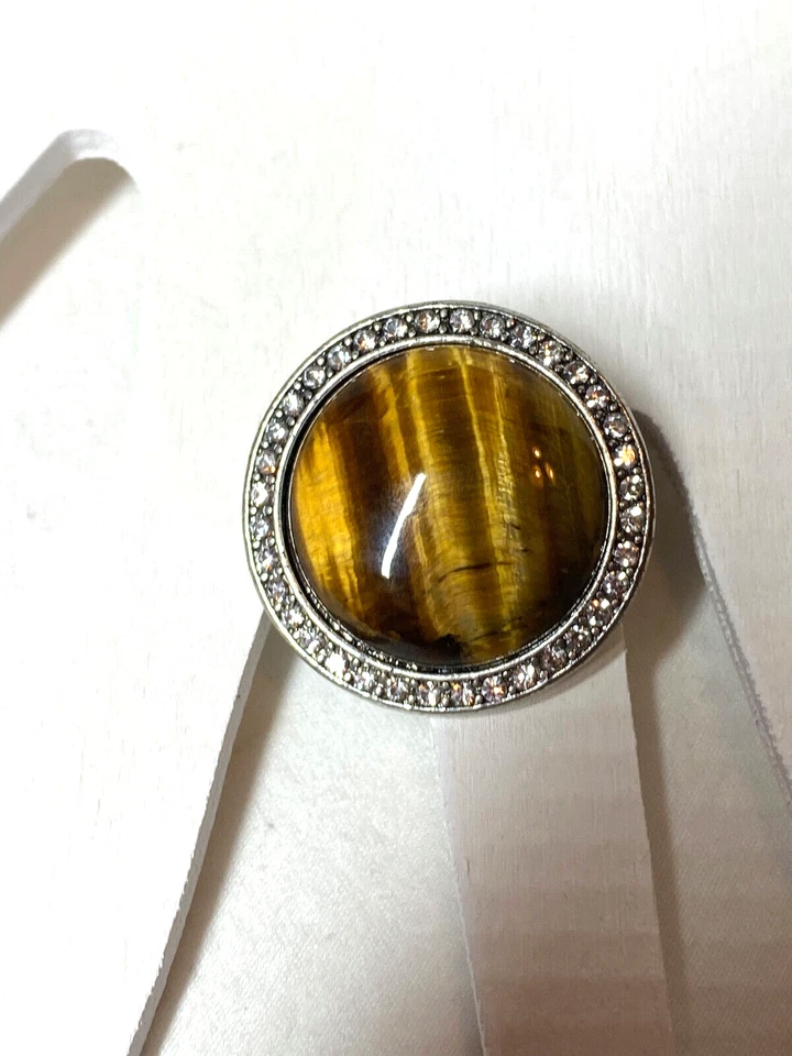 Anillo elástico de moda grande redondo ojo de tigre de vidrio con pavé alrededor del exterior Foto 3 de 4