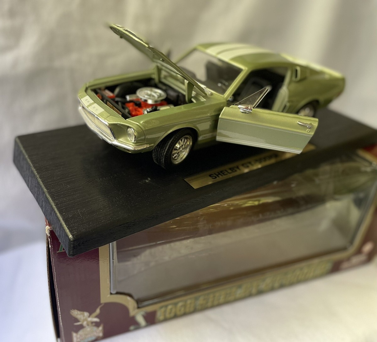 Road Legends 1:18 1968 Mustang Shelby GT-500KR Green White