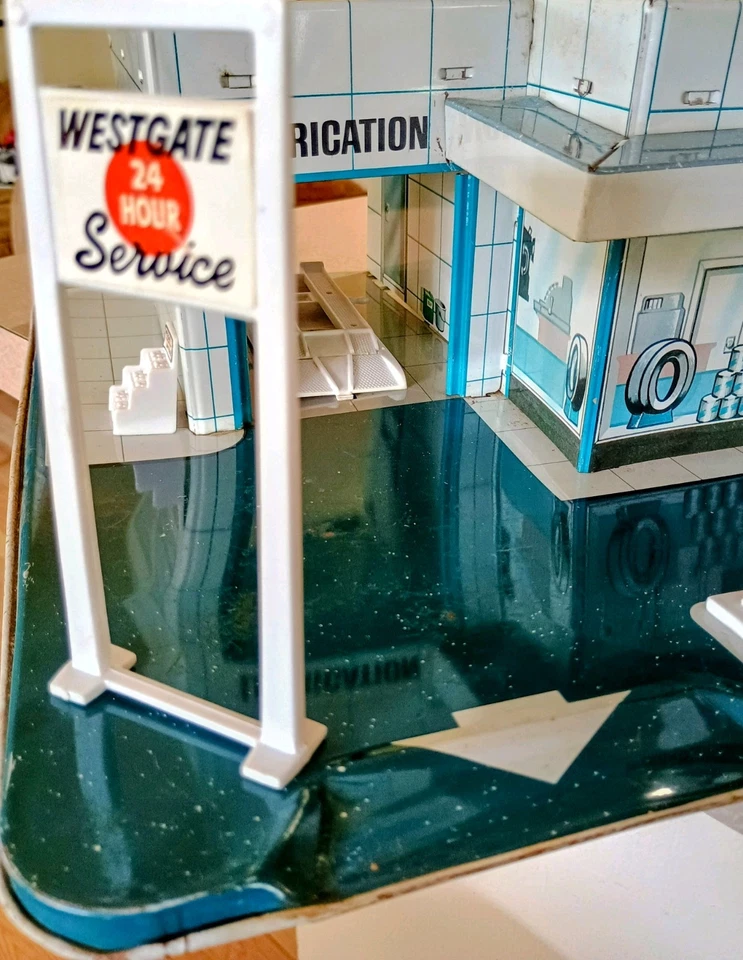 老式 1968 年锡 MARX Westgate 汽车服务中心/加斯站形状良好 — 第 4/4 张图片