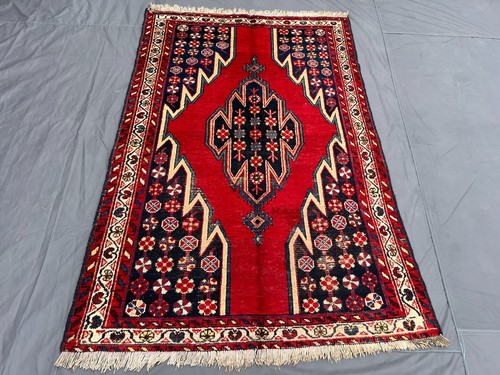 4'2x6'5 ft Caucasian Vintage Geometric Serrated Medallion Handknotted Wool Rug