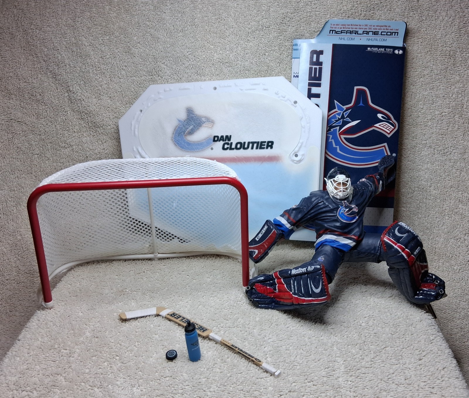 DAN CLOUTIER 2003 McFarlane NHL Hockey Series 5 Goalie Figure & Accessories