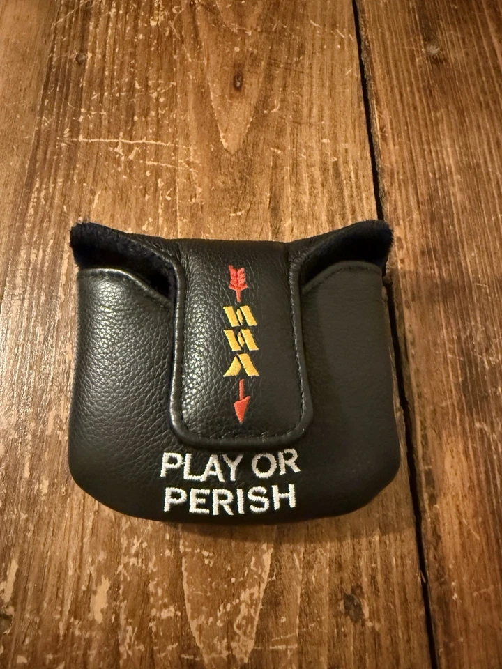 Cubierta para la cabeza de putter de mazo de club social Sugarloaf club de golf Foto 2 de 3