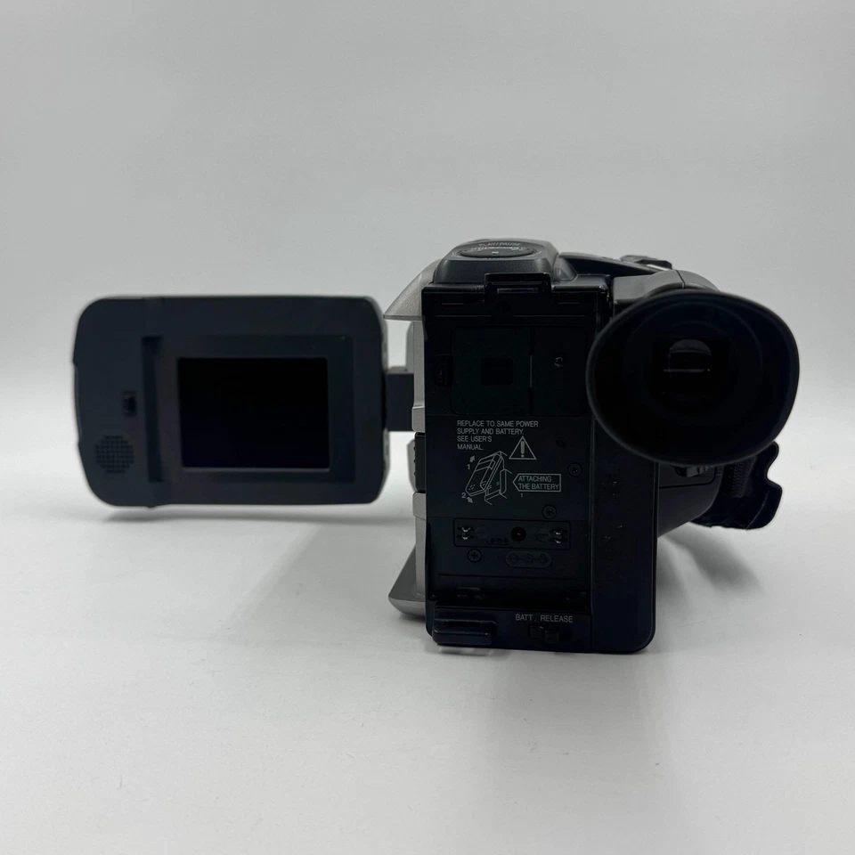 JVC Compact VHS 4K Video Camcorder GR-AXM700U - Image 4 of 4