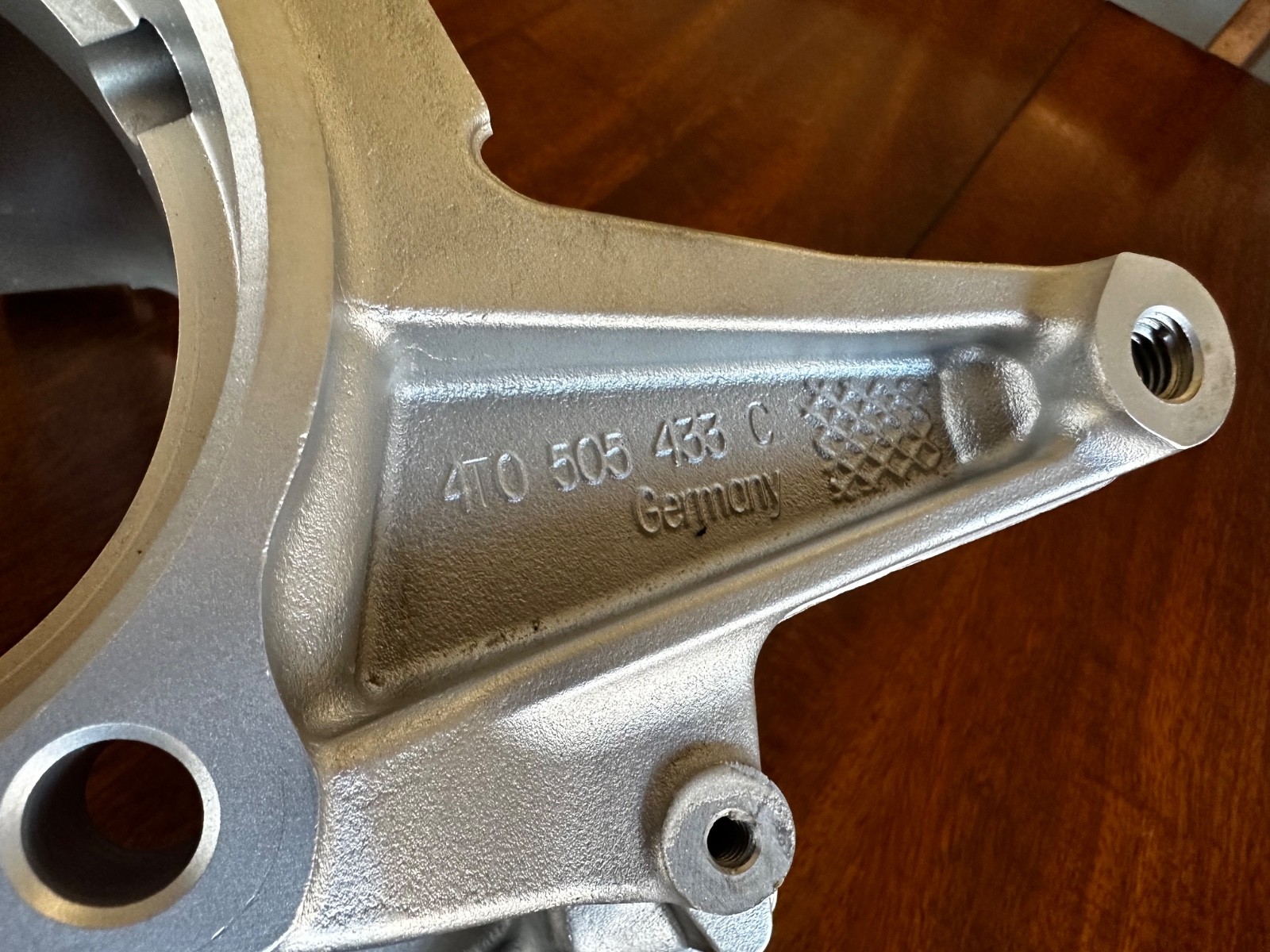 Lamborghini Huracan Rear Left Steering knuckle P/N 4T0505433C