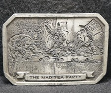 XD19106 VINTAGE 1974  THE MAD TEA PARTY  ALICE IN WONDERLAND MENS BELT BUCKLE