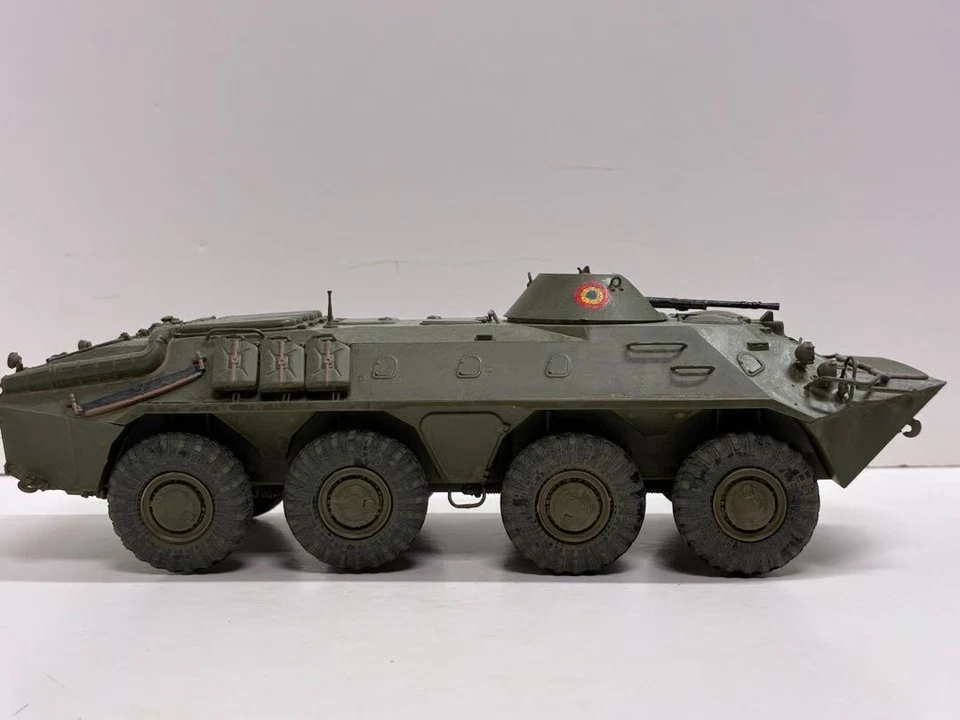 Trombettiere costruito e dipinto 1/35 BTR-70 esercito rumeno porta personale ... - Immagine 4 di 4