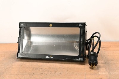 Martin Lighting Atomic 3000 DMX High-Power Xenon Strobe Light CG01VJ2